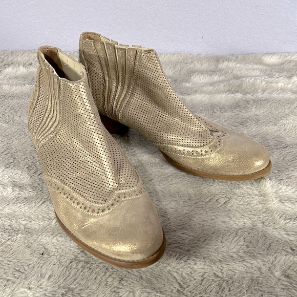 Sundance CATE, golden shimmer wing tip booties sz38 - Picture 2 of 9